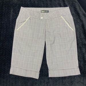 Y2K gray plaid women’s Bermuda shorts SZ 7 cuffed hem lace trim front pockets